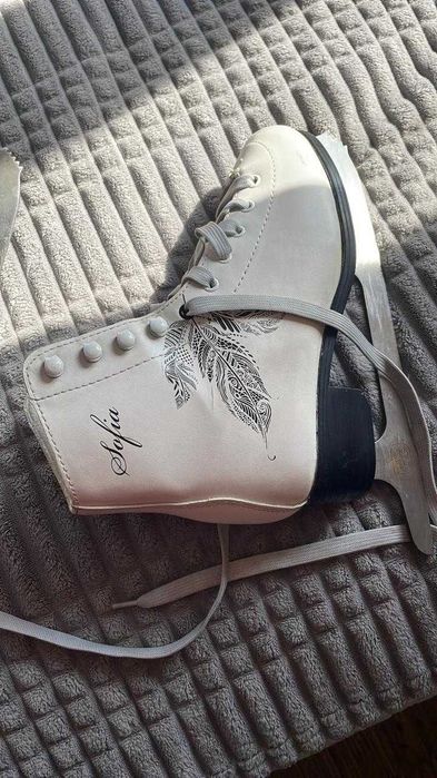 Коньки женские, белые