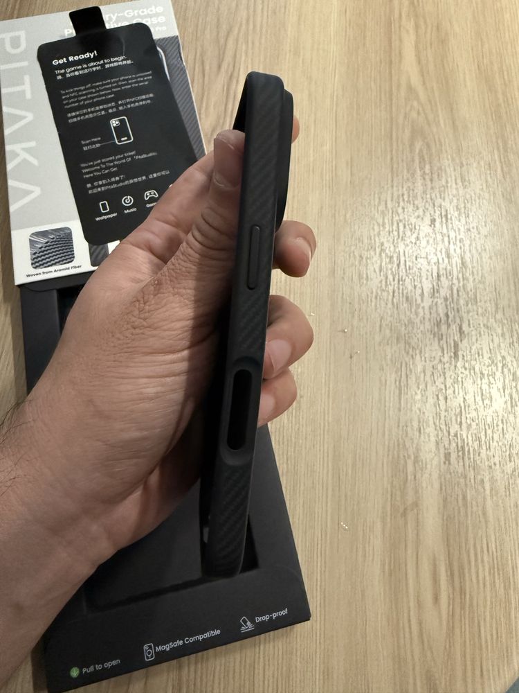 Продам чехол от pitaka для Iphone 16 pro