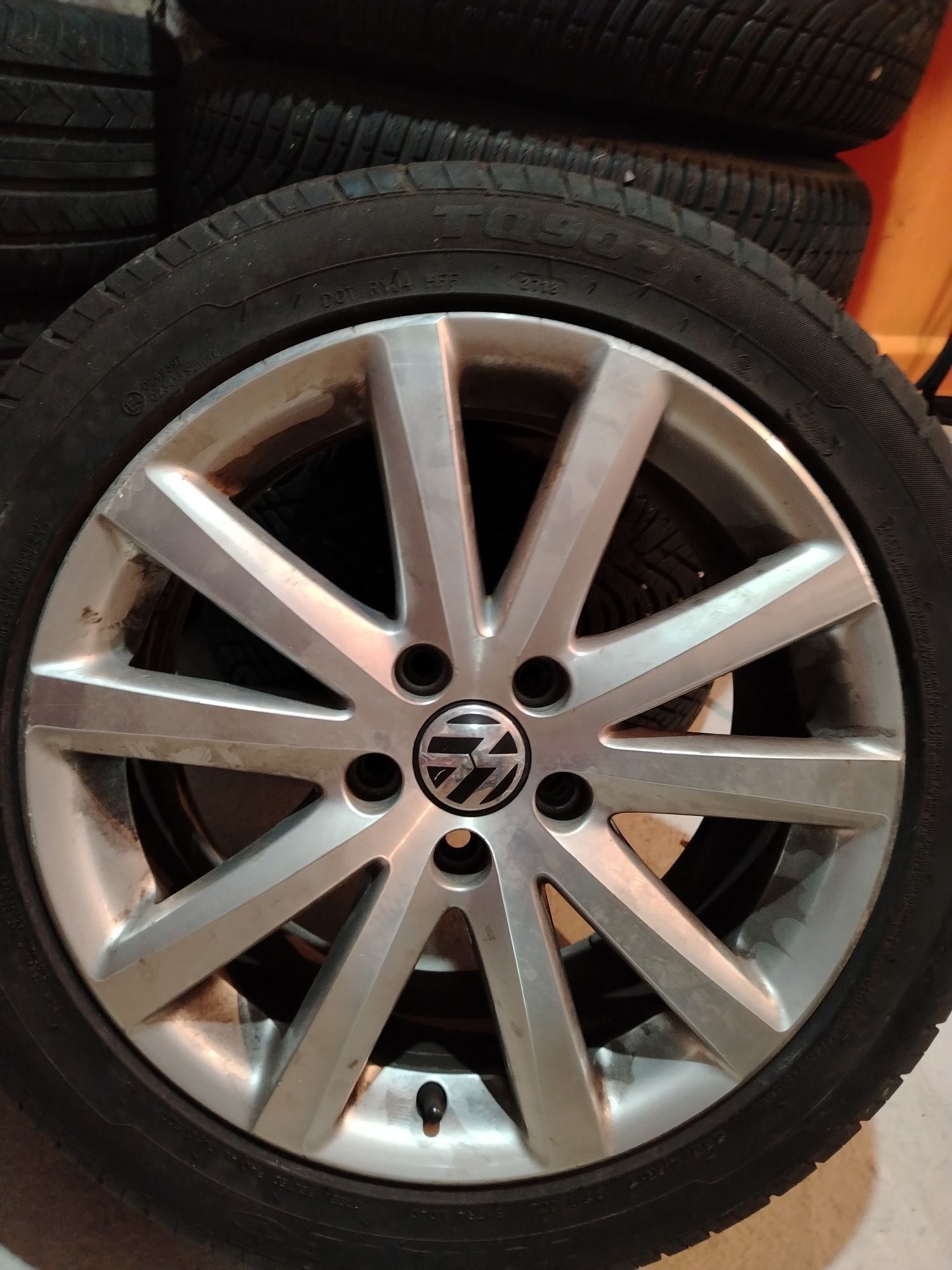 Гуми с джанти от Passat B6 2010г  242/45 R17  VW, Audi и Skoda