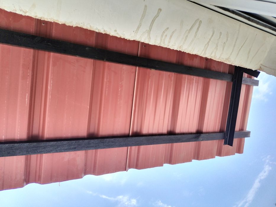 Козырьки над окнами и ролики для белья