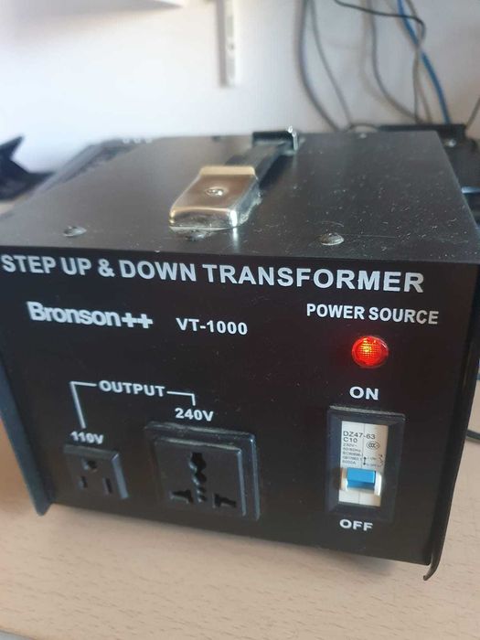 Transformator/convertor ridicator si coborator tensiune 110V-220V