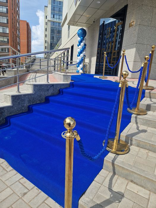 Аренда  .Красная дорожка.  .Флагштоки. Перфлекс. Газон.Турникеты