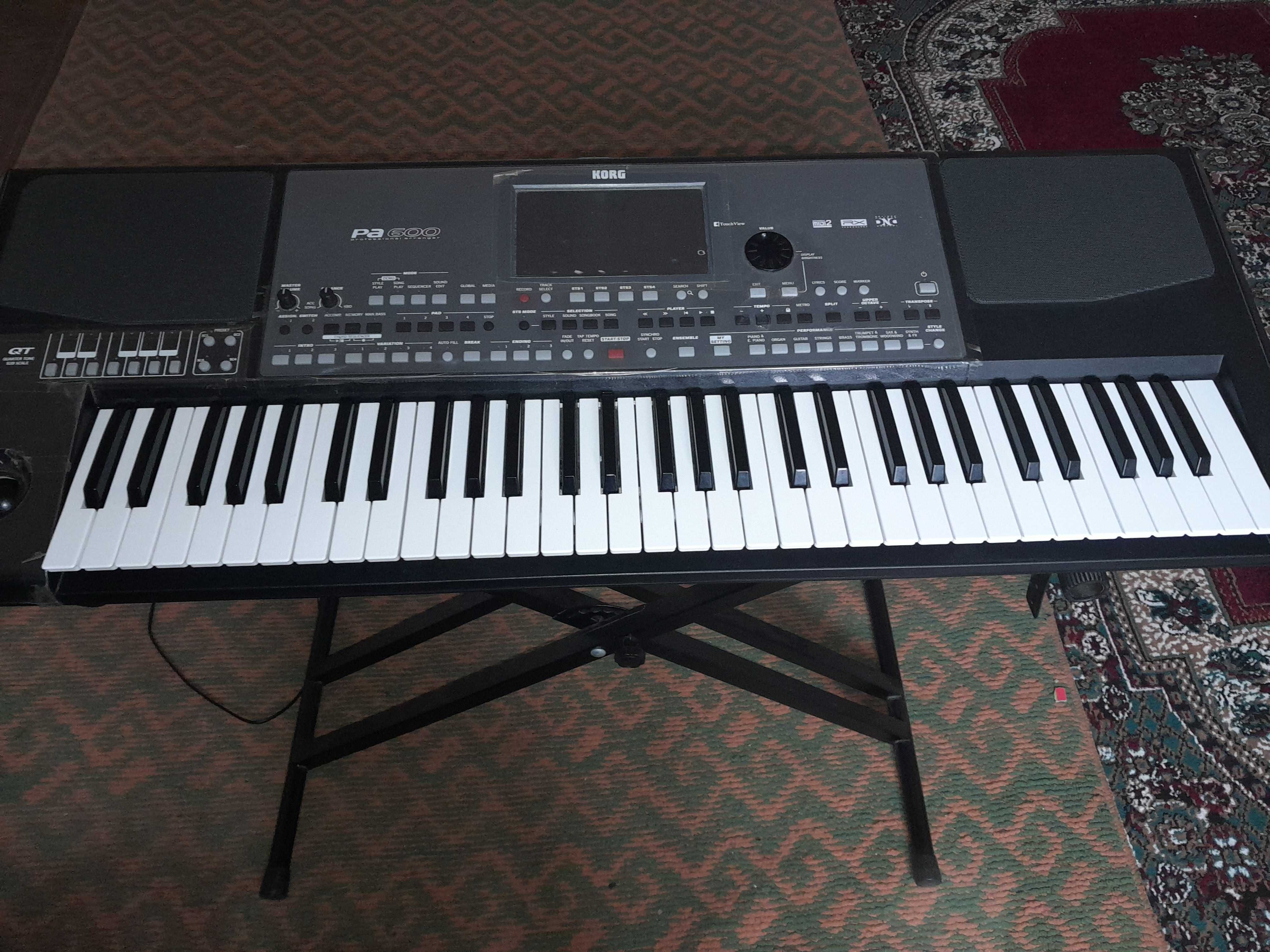 KORG PA600 Satiladi bolatin jeri 12 Million 500 sum