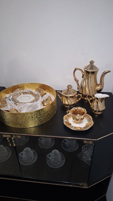 Сервиз за кафе в злато