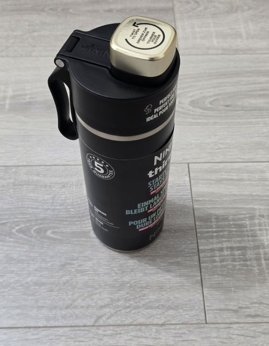 Sticlă apa termică Ninja Thirsti 700ml – oțel inoxidabil, Negru
