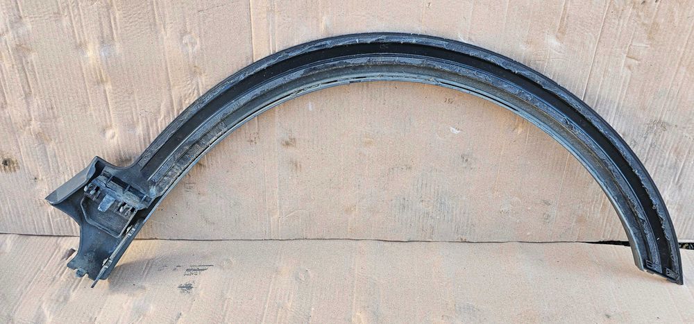 Bandou aripa stanga fata VW Passat B8 Alltrack 2016 2017 / 2018 2019