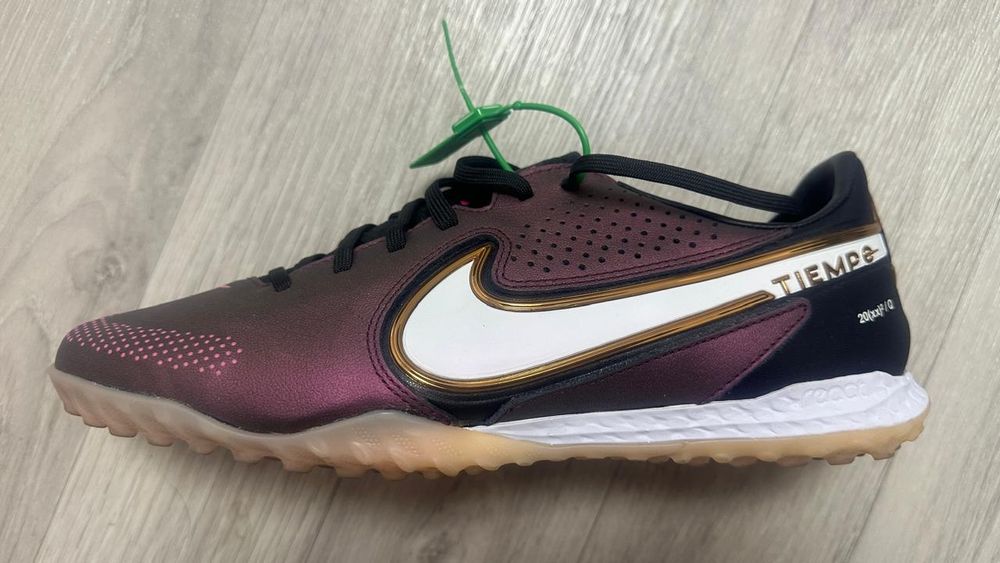 Продам сороконожки Nike