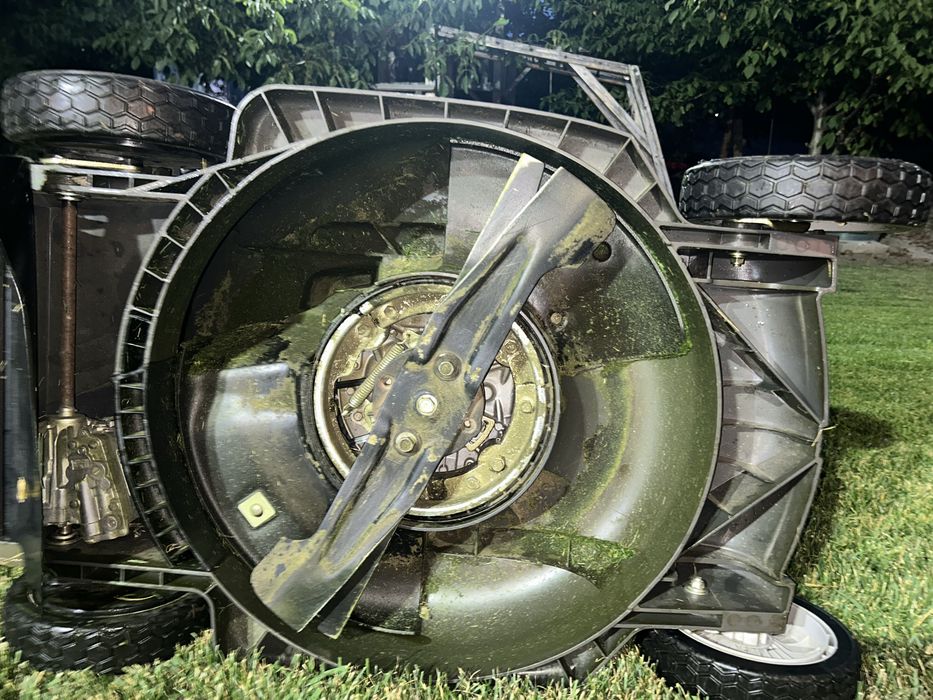 Masina de tuns gazonul Honda HRX  537  IN GARANTIE!!!