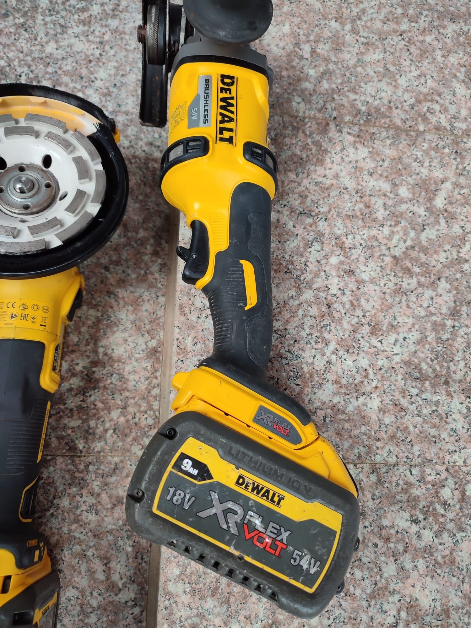 Dewalt polizor , slefuitor pentru beton pe acumulatori