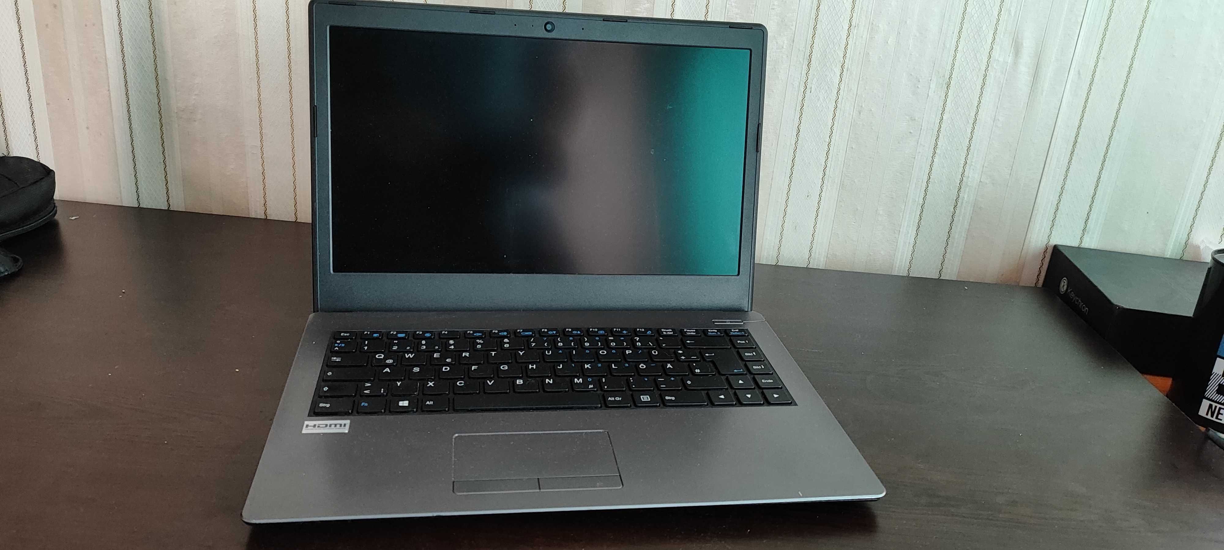 Лаптоп Aquado 14" IPS , i5-7200U, 12GB RAM, SSD, Windows 11