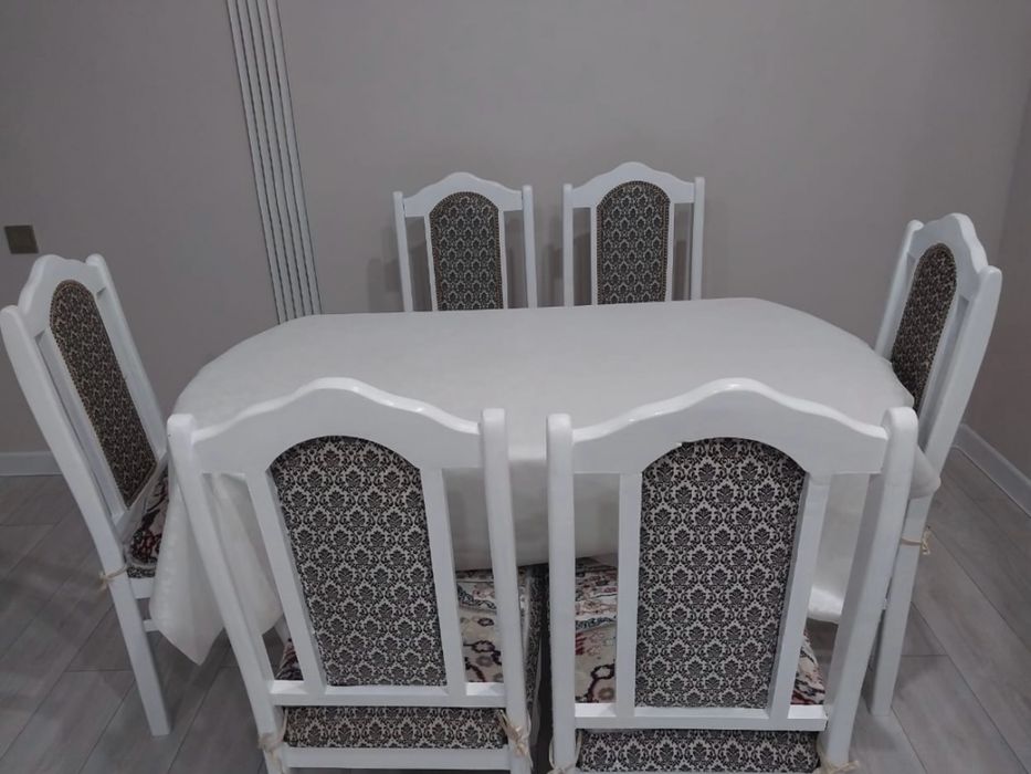 Кухонный стол обеденный