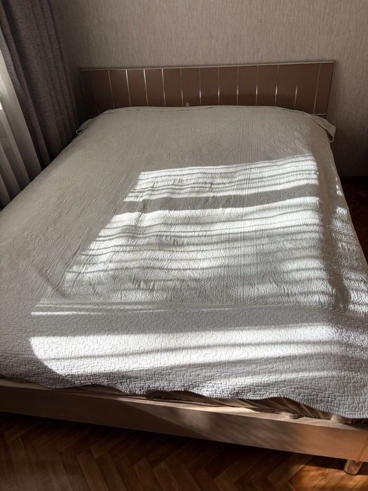 Продается спальный гарнитур