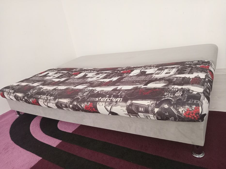 Спальная тахта с красивым дизайном.