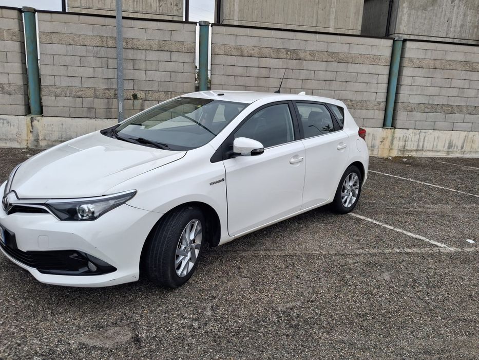 Toyota Auris Hybrid hatchback facelift 2015