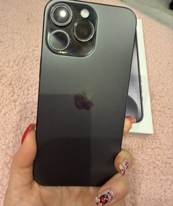 Продавам iphone 15 pro max 256 gb