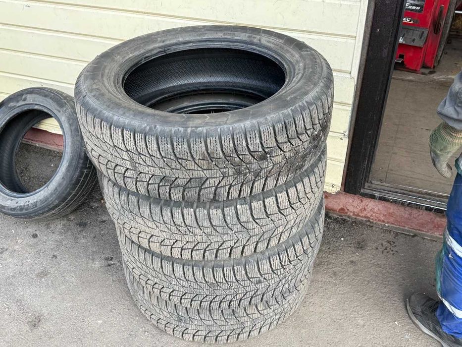 Б/У Зимние шины Triangle Snowline 225/60/18 без шипов