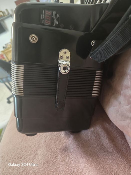 Acordeon electronic Roland fr3x