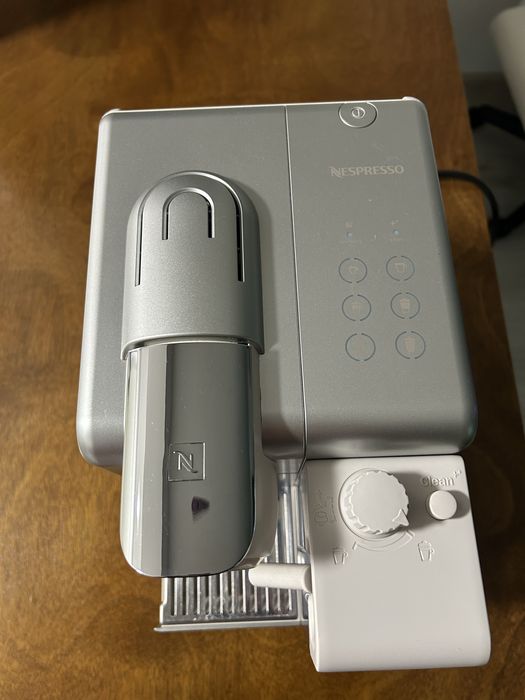 Aparat cafea Nespresso F521