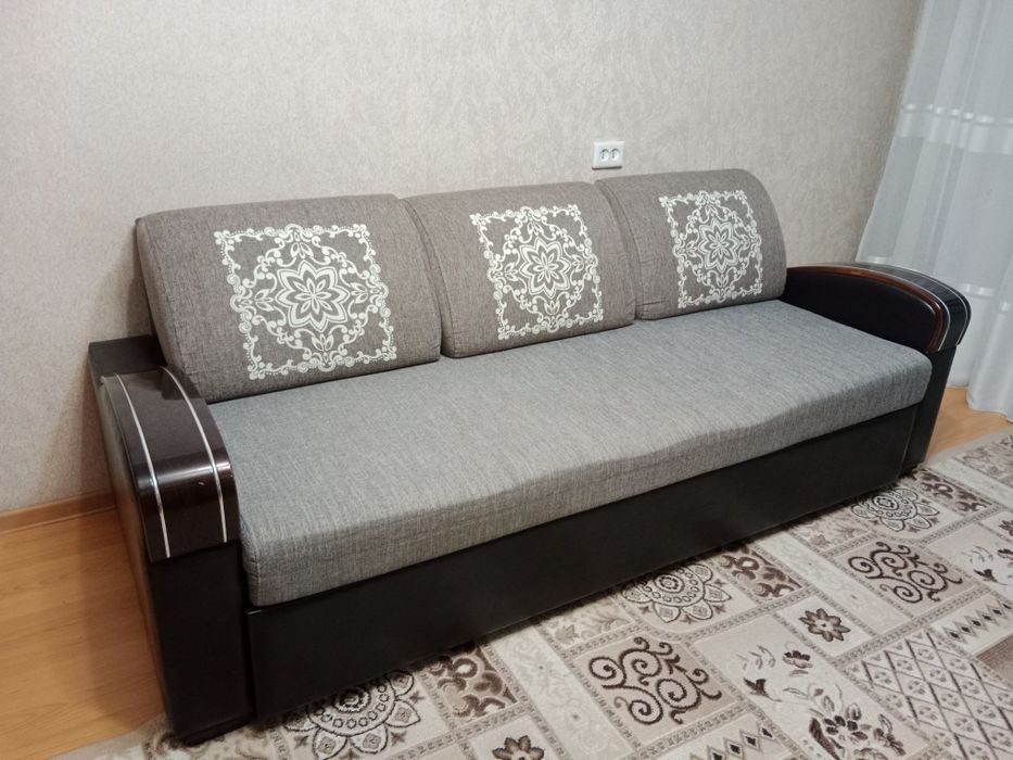 Продам диван диван.