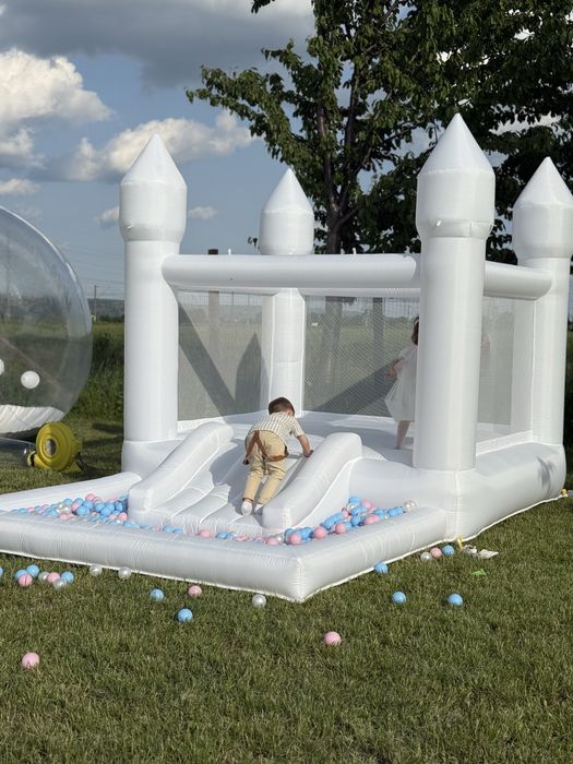 Vand castel gonflabil