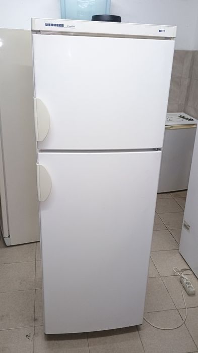 Хладилник с горна камера Liebherr