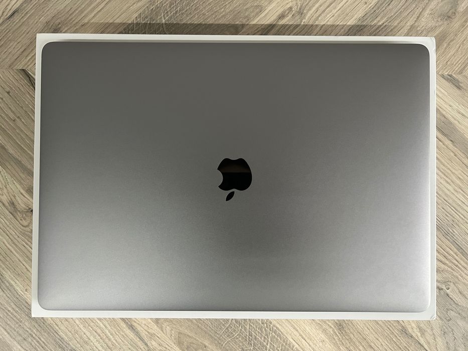 MacBook Pro 15-inch 2017, Touch Bar, i7, 16GB, 1TB SSD, Radeon Pro 560