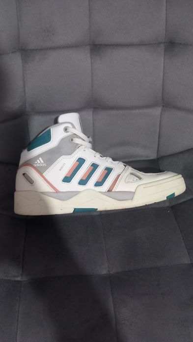 Vând adidasi midcity mid