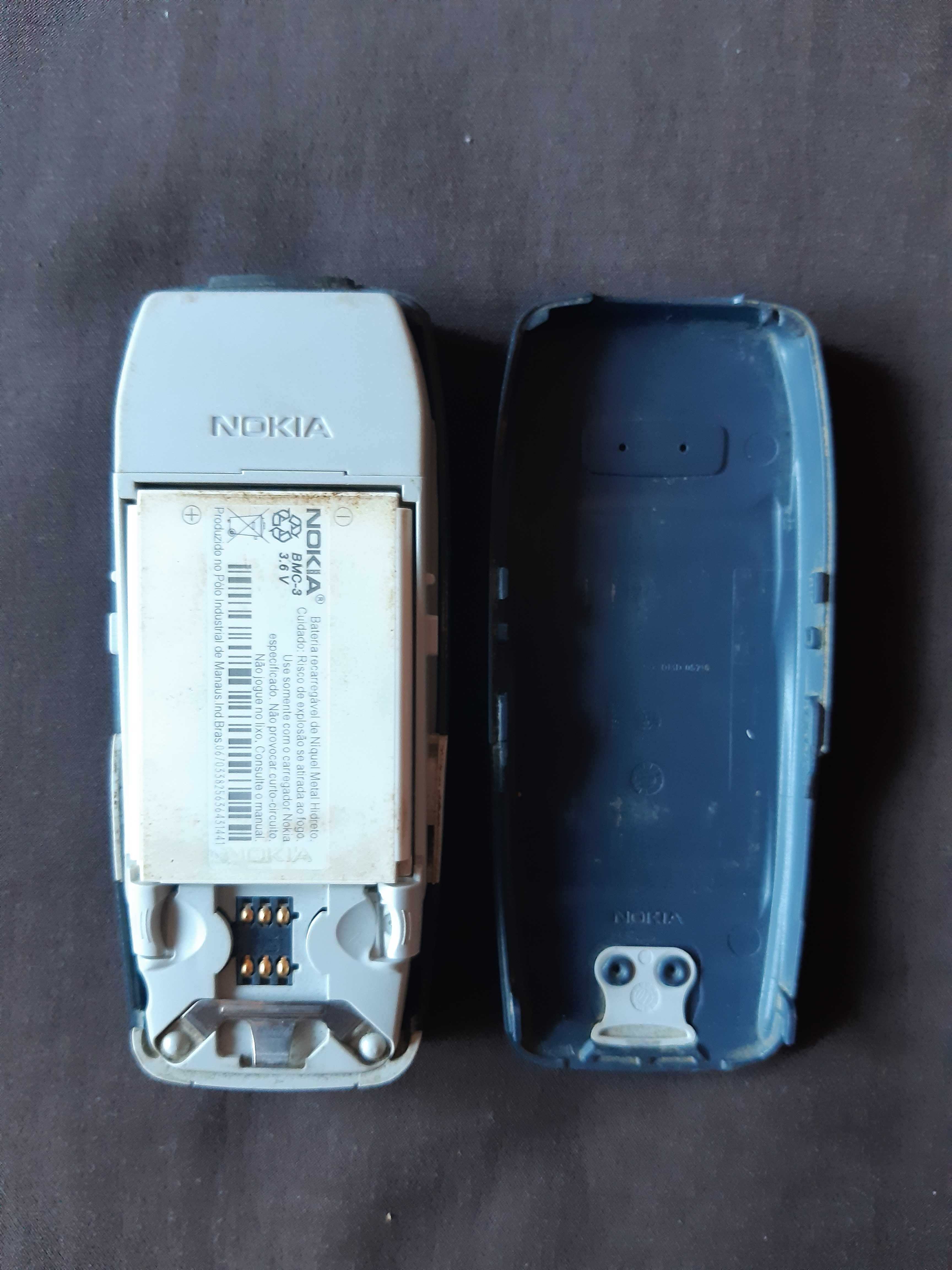 NOKIA 3310 мобилен телефон ,за части с батерия