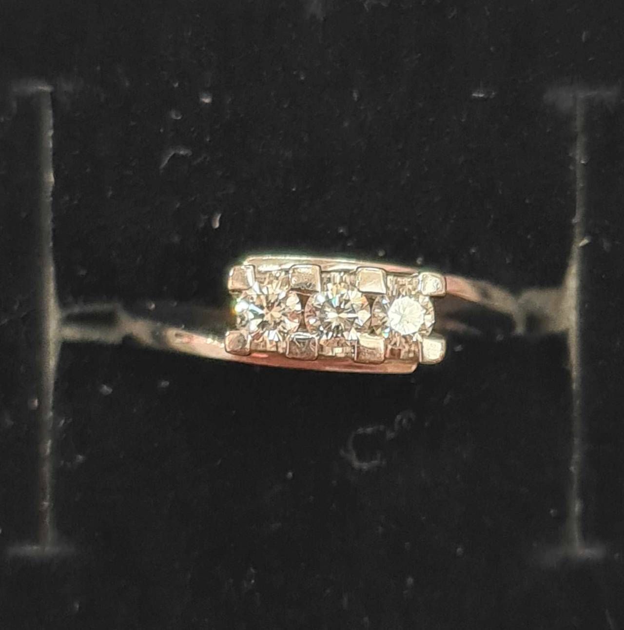 Inel din aur alb 18k cu diamante naturale, IAU561