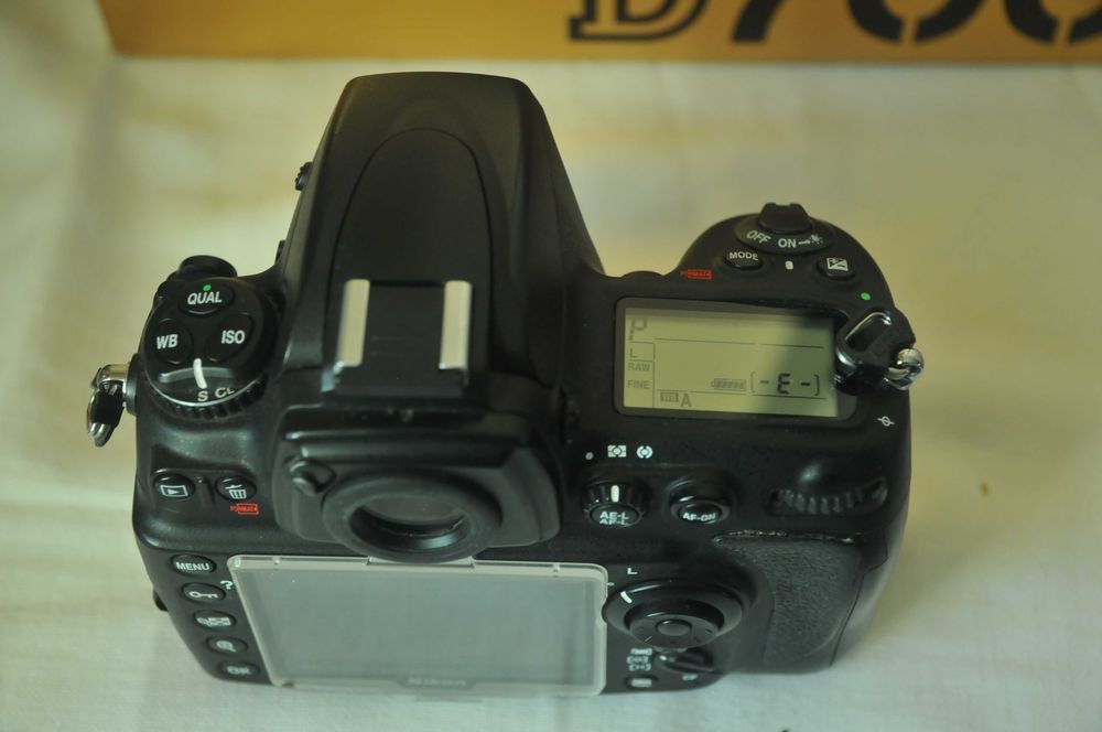 Продавам в отлично състояние фотоапарат Nikon D 700