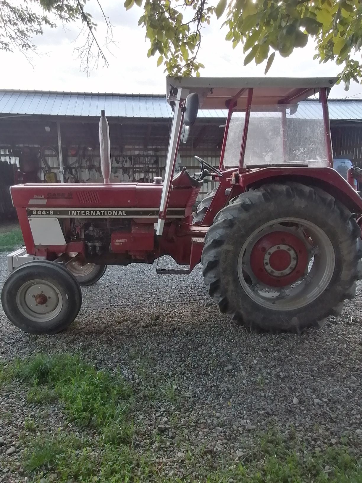 Tractor international 844 s