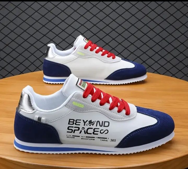 Adidași super ușori perfecți pentru alergat și activități zilnice