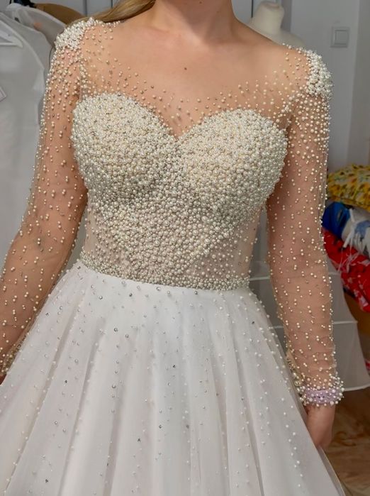 Rochie de mireasă deosebită, cu perle si pietre