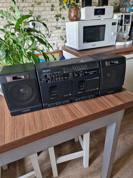 Sony radiocasetofon ,cu sunet clar si dinamic
