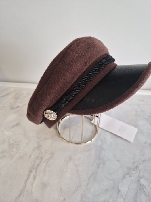 Шапки  в кафяво и черно "ZARA"