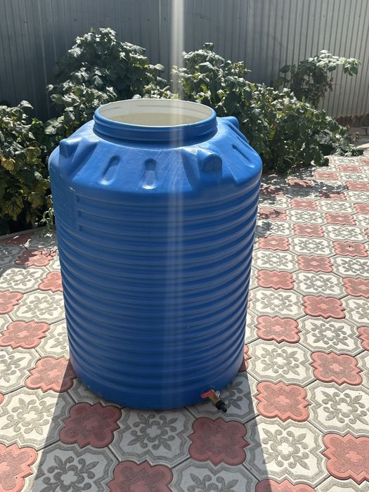 Продам бочку 300 литров с крышкой.