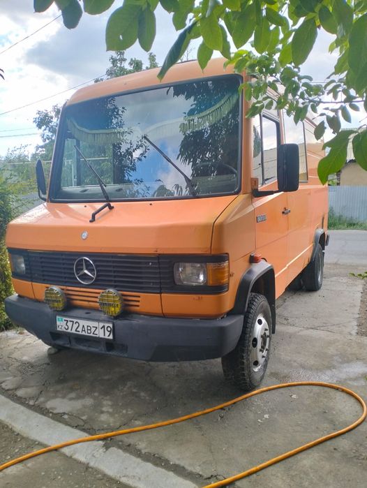 Продам  Мерседес 609  год 1987. Без вложений.авто находится в Жаркенте