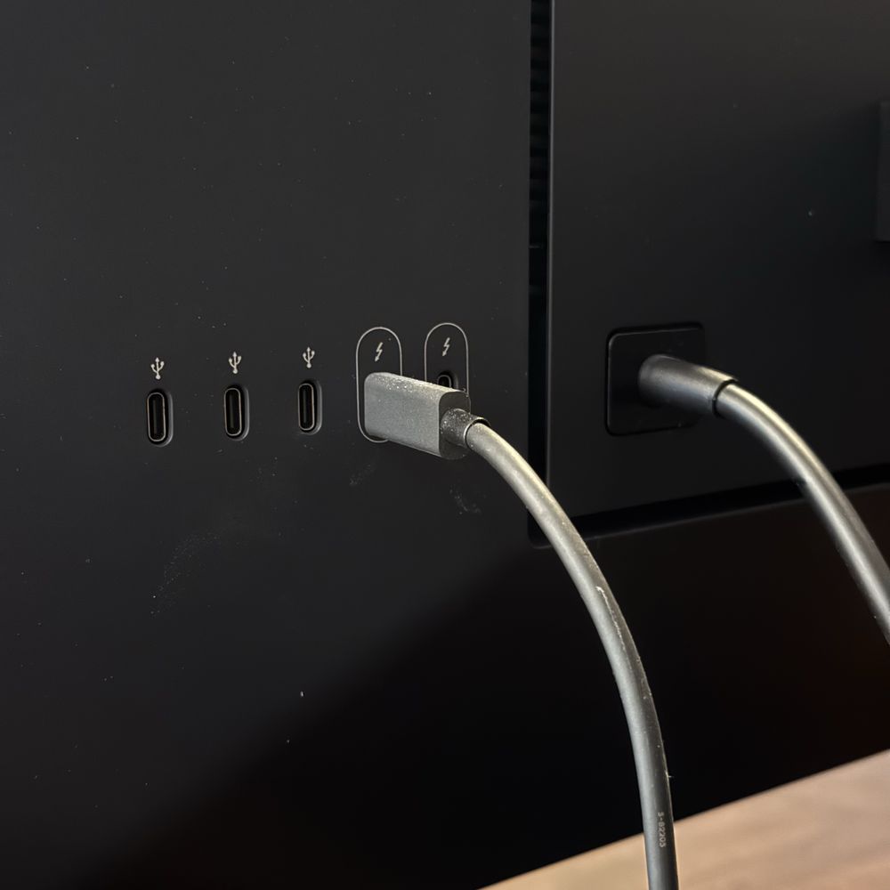 Monitor 4K LG UltraFine Display 24" Thunderbolt 3