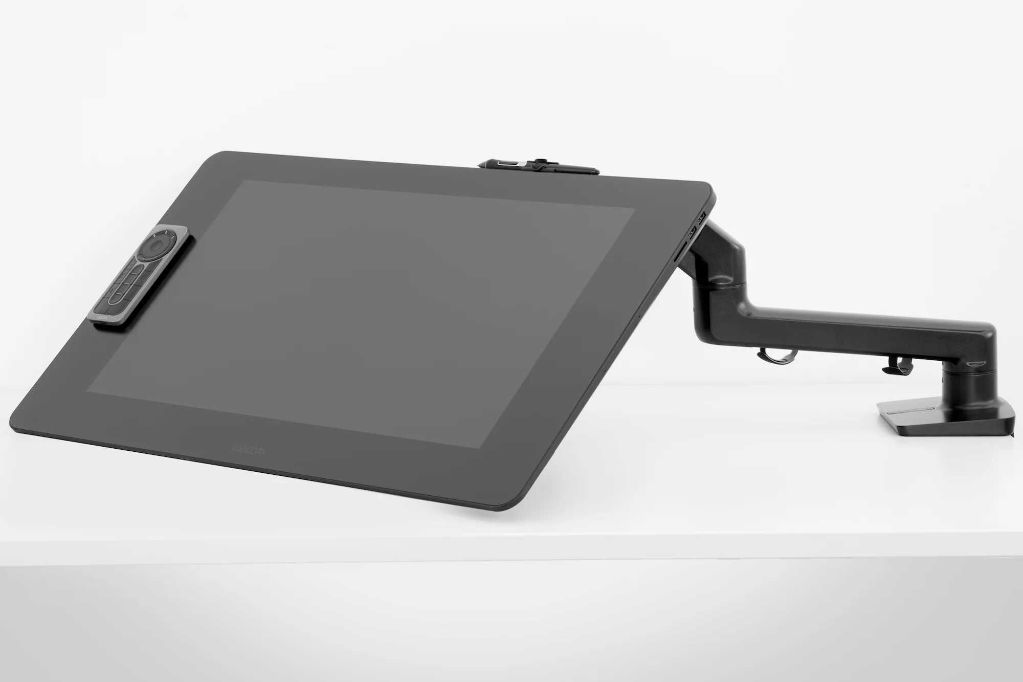 НАМАЛЕН! Монитор за рисуване Wacom Cintiq Pro 24 + Flex Arm + Stylus