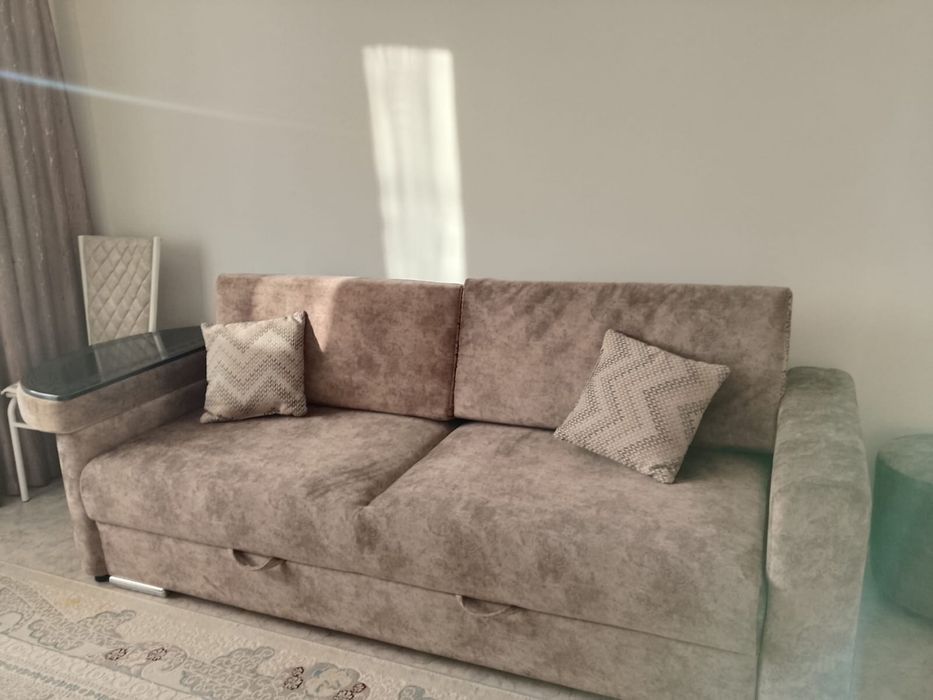 Новый Диван - 250.000тг. В хорошем состояний. обивка велюр. 2- подушки