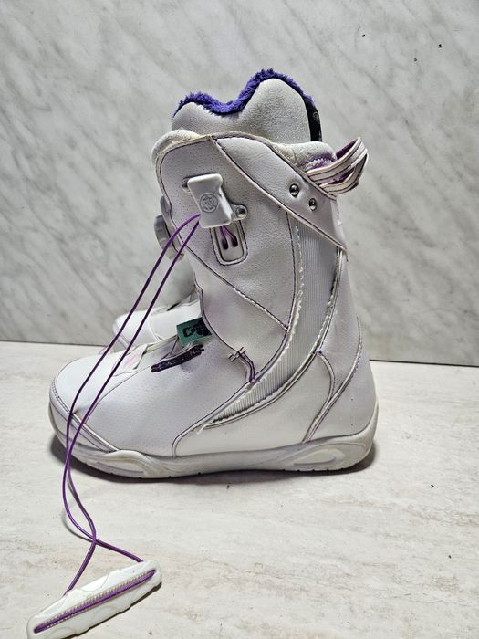 Boots 111 buti placa snowboard K2   mărimea 37  (24   cm) .
