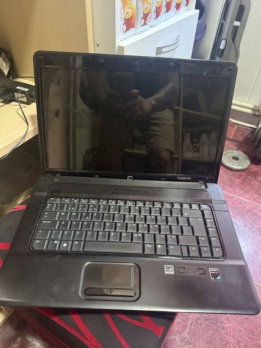 OCAZIE Laptop perfect functional + Bonus colectie 100 jocuri