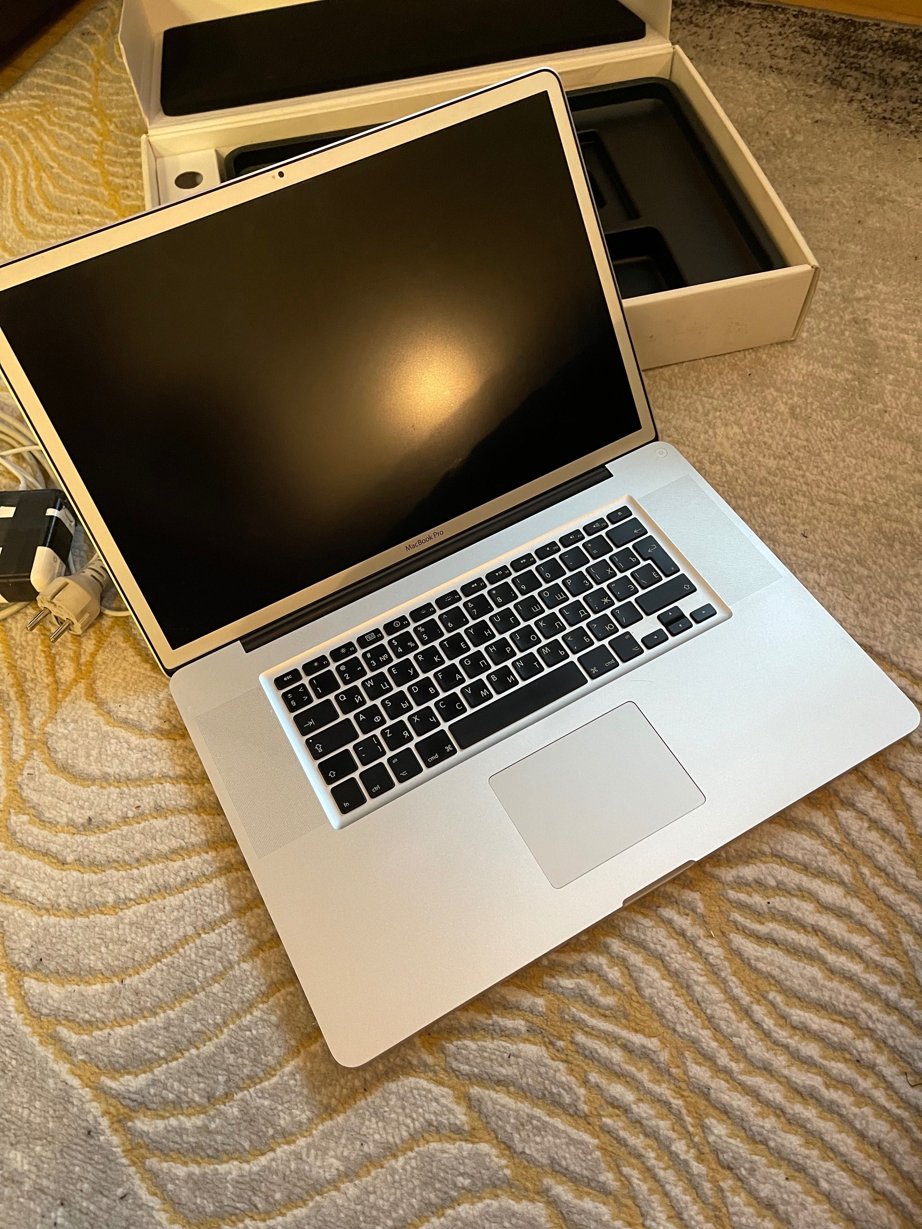 Macbook pro 17 inch Mid 2010