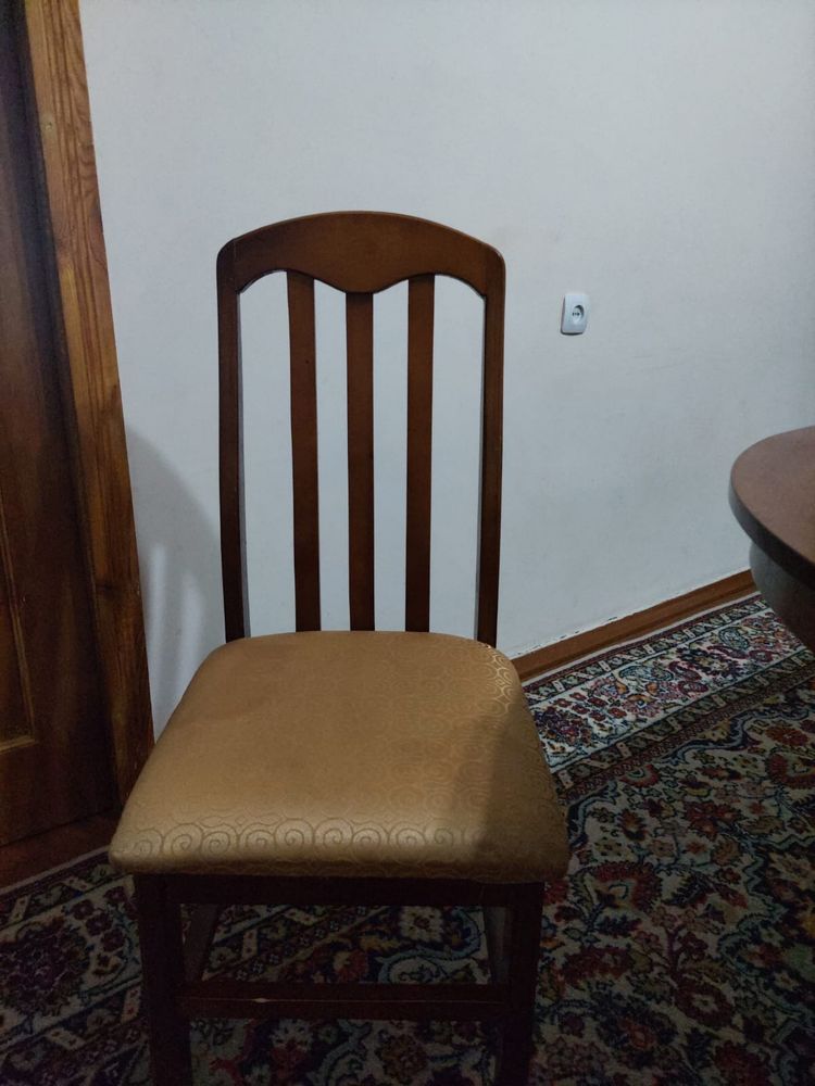 Продается стол и 12 стульев