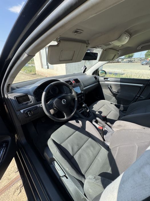 Vând Volkwagen Golf 5