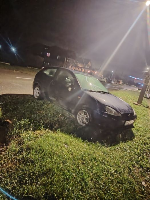 Vând Ford focus 1.6 benzina