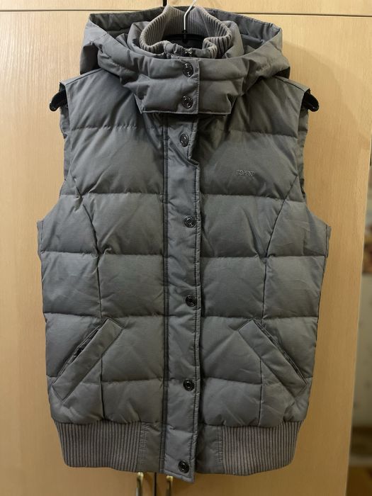 Продам теплы жилкт Esprit б/у