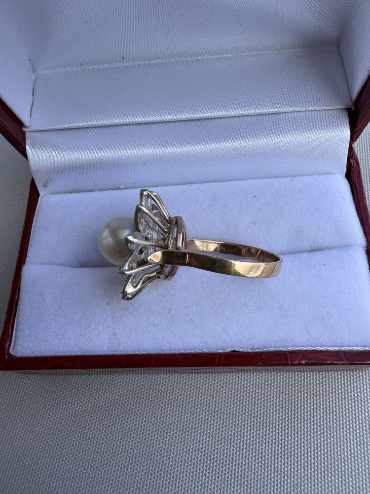 Inel din aur, perla si diamante montate in argint