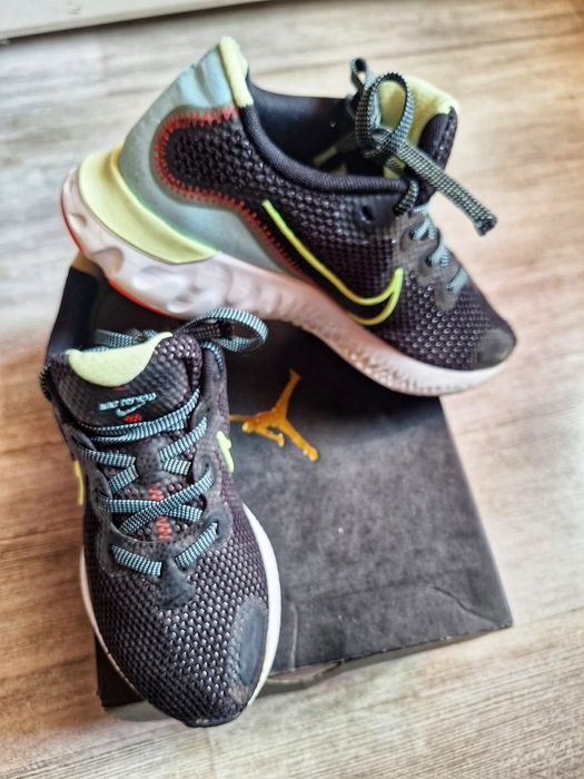 Adidași Nike Renew 36,6