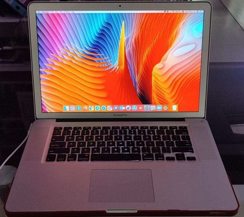 Лаптоп MacBook PRO 15.4